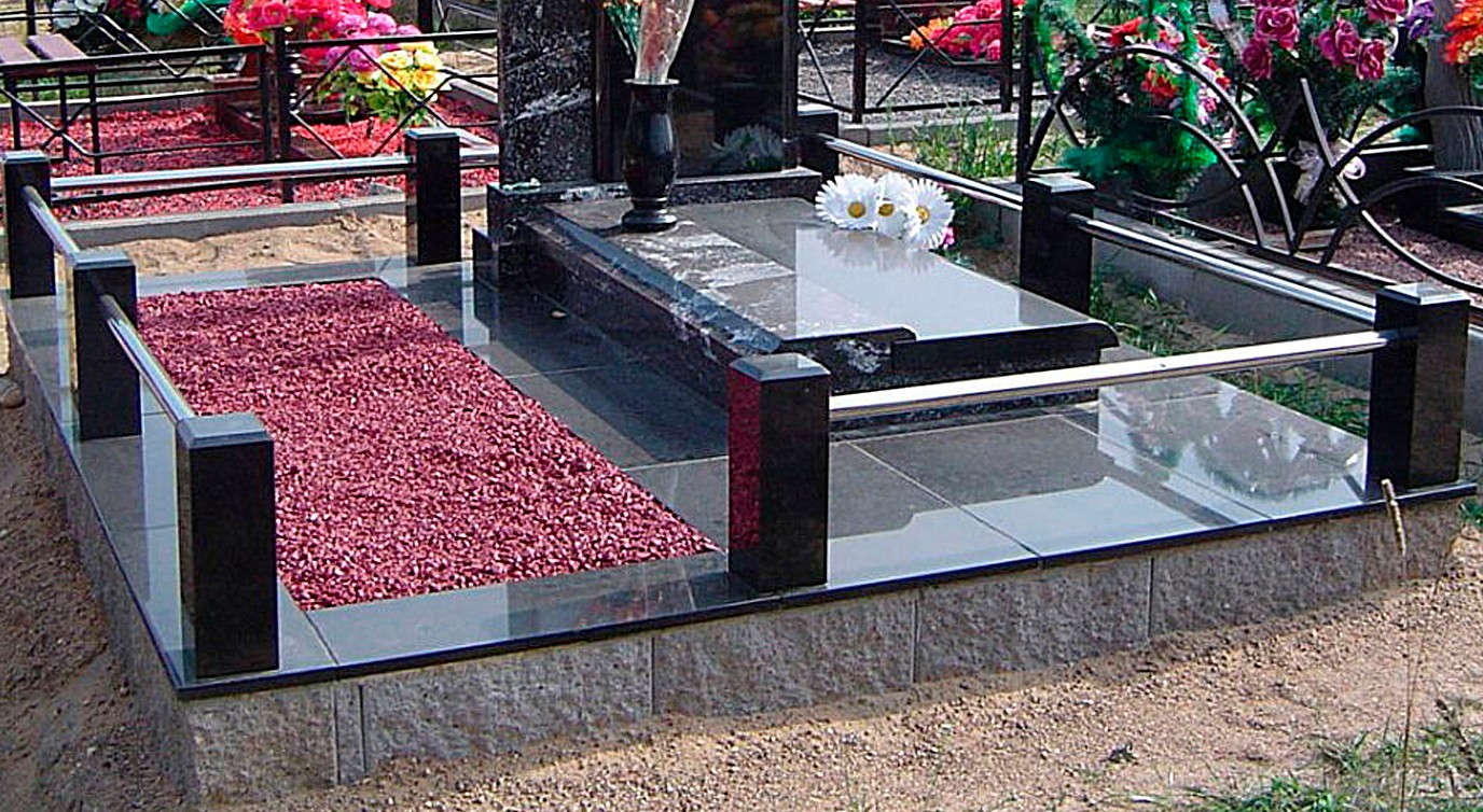 Как украсить могилу на кладбище. Короленко 68 благоустройство могил. Благоустройство могил на кладбище в Минске. Благоустройство могильных захоронений в Могилеве. Благоустройство могил в Шопино.